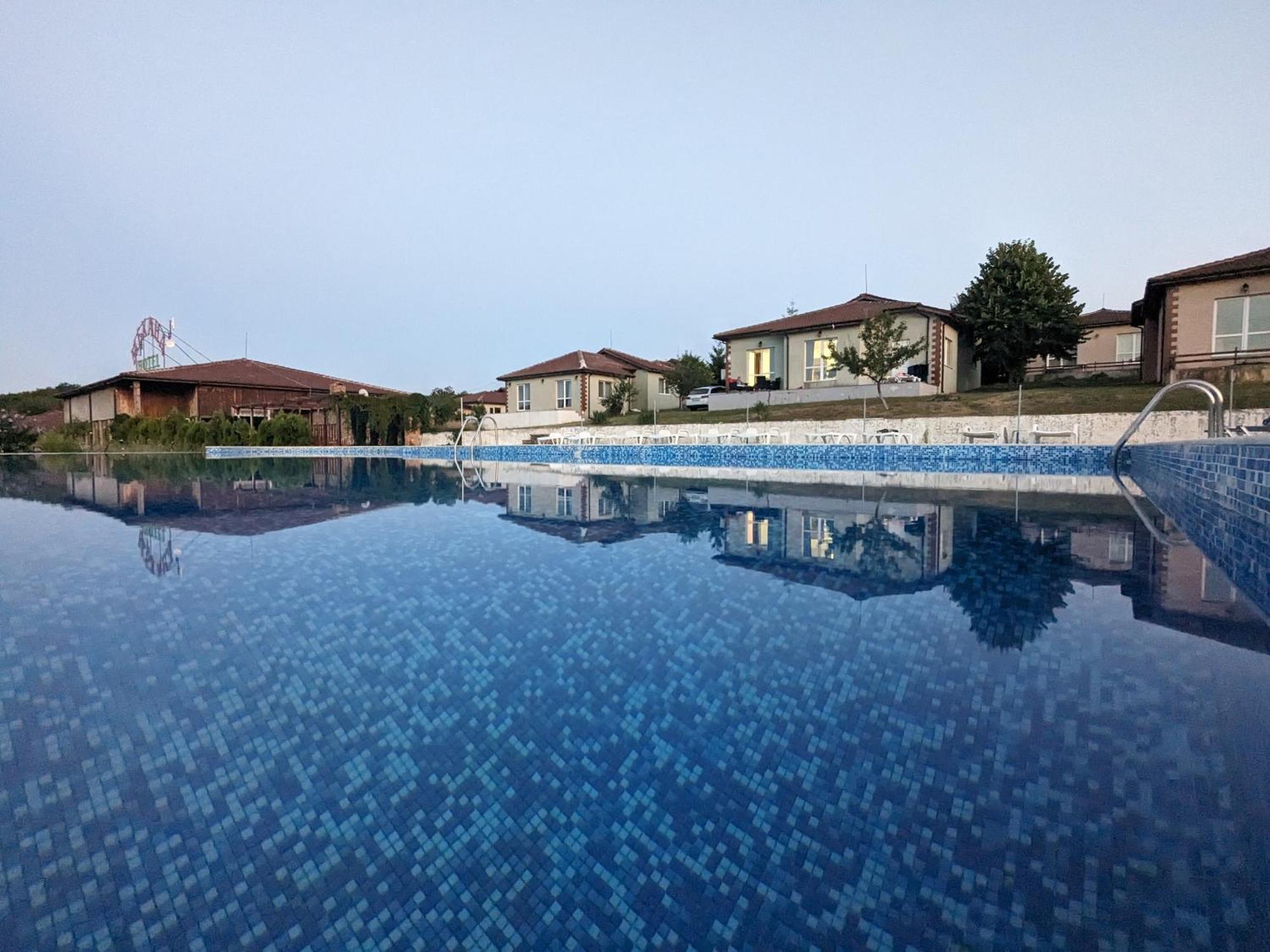 Villa Emine Banya  ภายนอก รูปภาพ